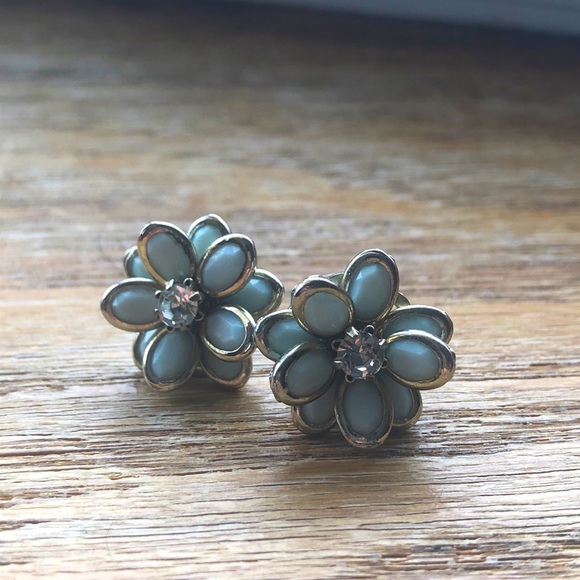 💙FREE WITH BUNDLE💙 Blue Epoxy and CZ Daisy Studs - Picture 1 of 6